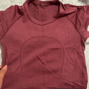 Lululemon short sleeve maroon shirt